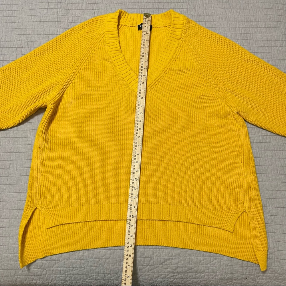 EXPRESS Yellow Oversized V Neck Sweater Size Large - Picture 4 of 8
